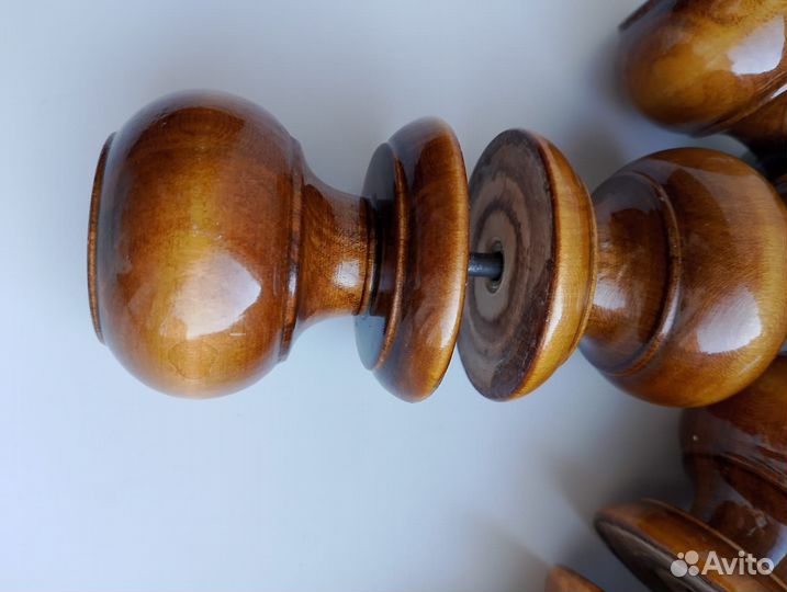 Комплект деревянных ручек на двери