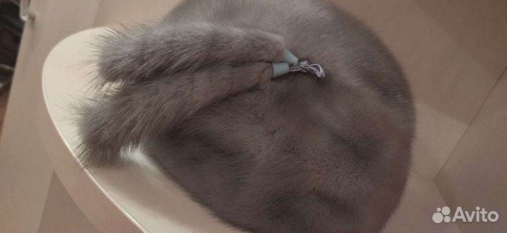 Женские меховые шапки