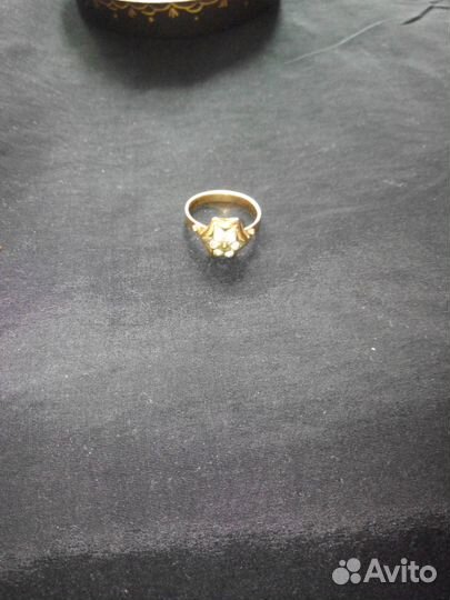 Кольцо золотое с цирконием 18 раз