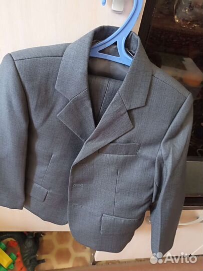 Костюм тройка новый