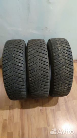 Goodyear UltraGrip Ice 215/70 R16 100T