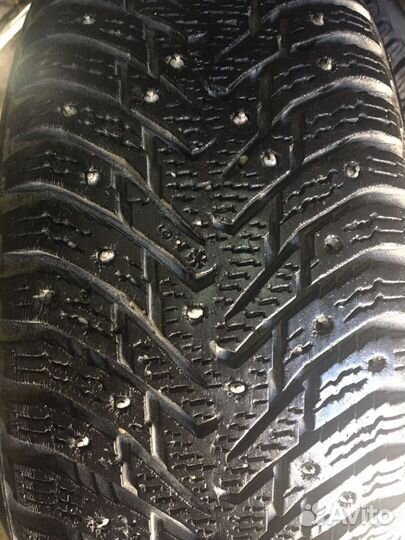 Nokian Hakkapeliitta 8 215/45 R16