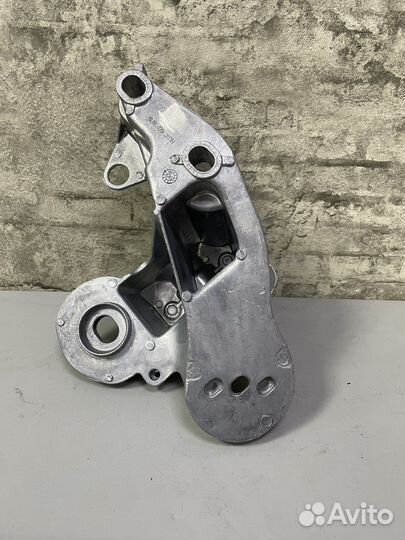 Кронштейн опоры двс левый Ауди А6 С6