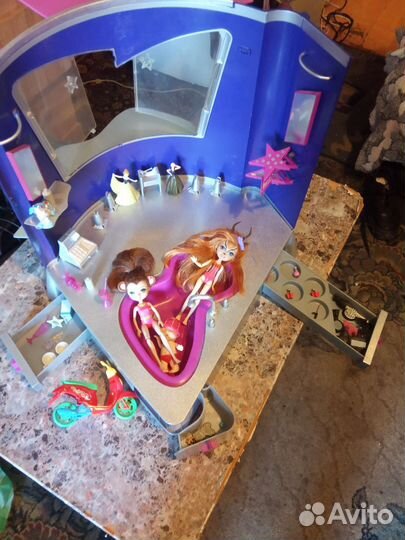 Джакузи с куклами