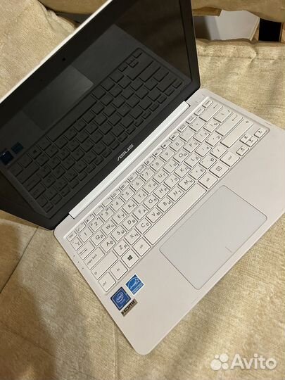 Asus notebook e203m