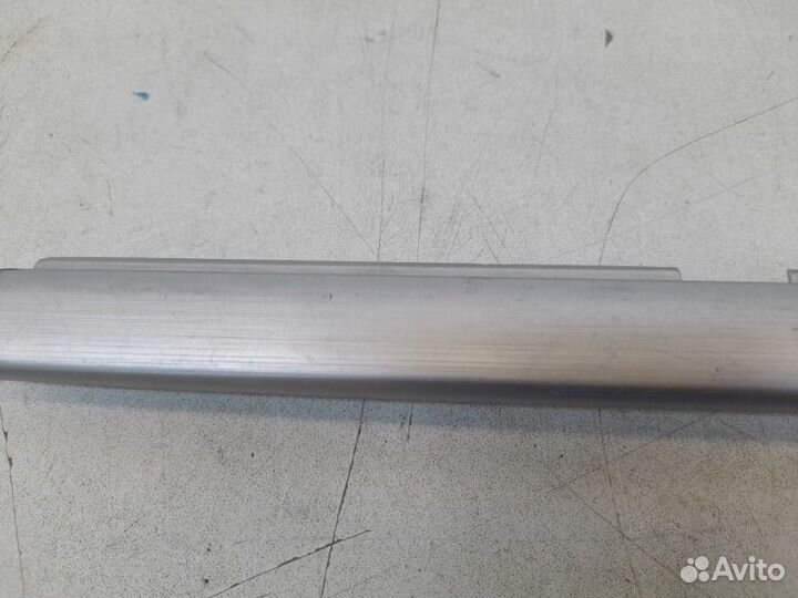 Накладка обшивки двери передняя правая Toyota Land