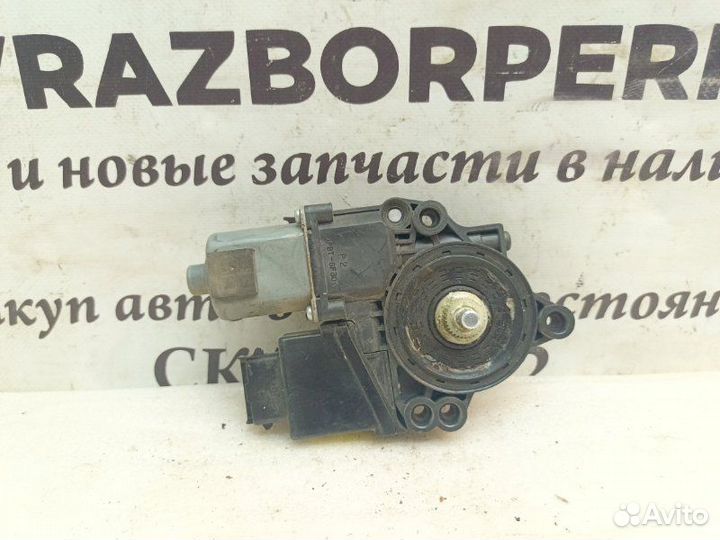 Моторчик стеклоподъемника задний правый Hyundai