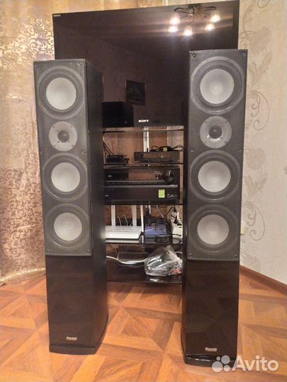 Продам напольную акустику Magnat Quantum 677