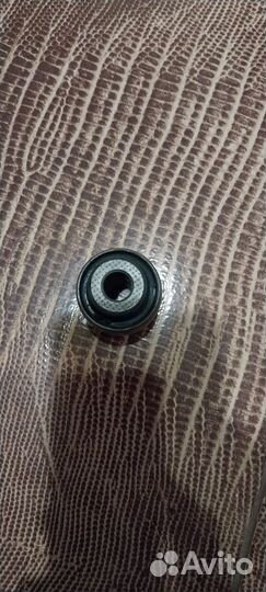 Сайлентблок заднего верхнего рычага 52395-S5A-004