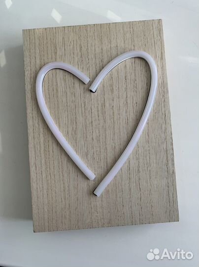 Неоновое сердце