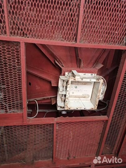 Металлический бункер