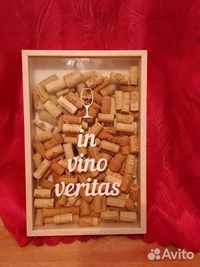 Панно с винными пробками