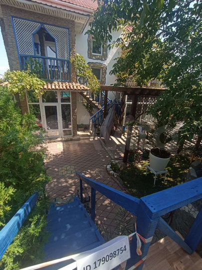 Дом 300 м² на участке 8 сот.