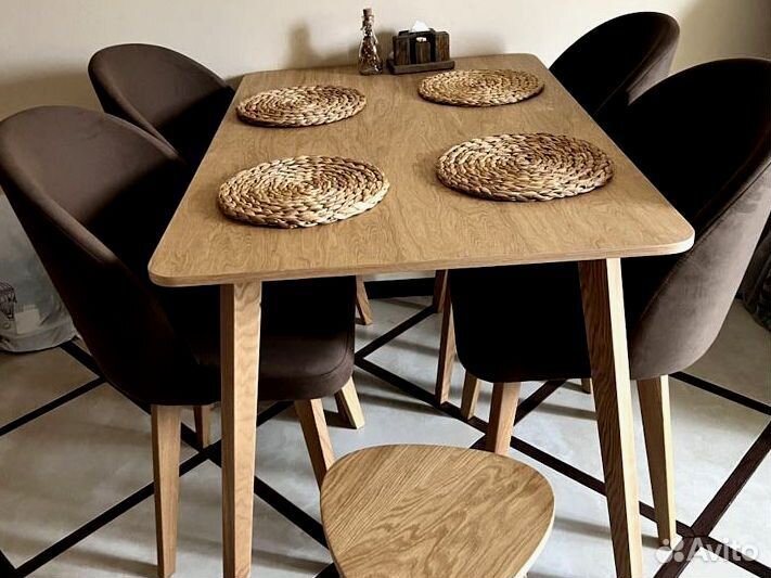 Деревянный кухонный стол