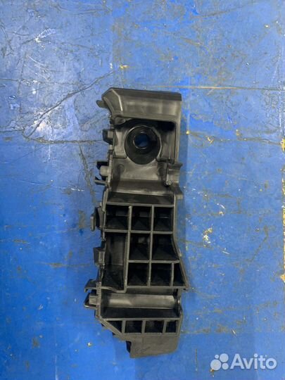 Кронштейн переднего бампера правый Крета Creta