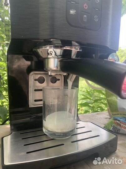 Кофеварка рожковая Redmond RCM 1511