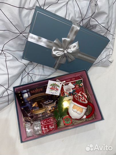 Подарочный бокс новогодний