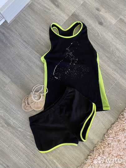 Костюм для художественной гимнастики и полупальцы