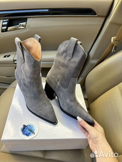 Казаки замшевые женские Celine серые