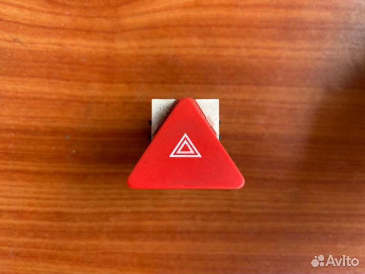 Кнопка аварийной сигнализации Vw Touran BSX 2008