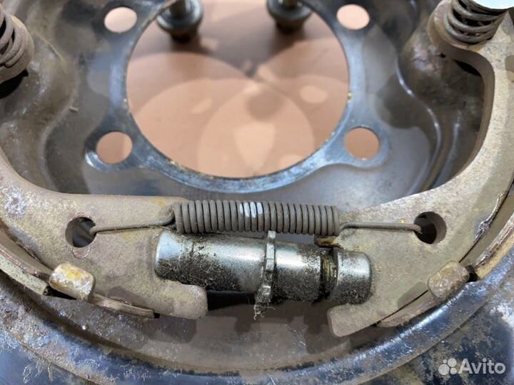 Пыльник тормозного диска задний левый Infiniti Q70