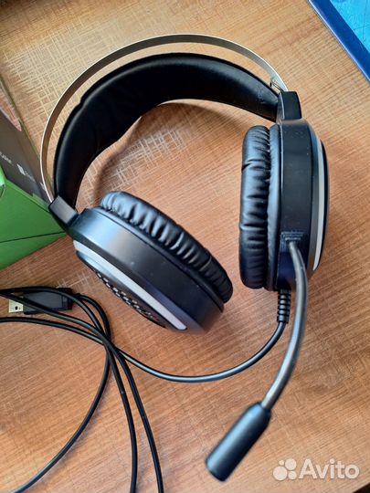 Наушники с гарнитурой