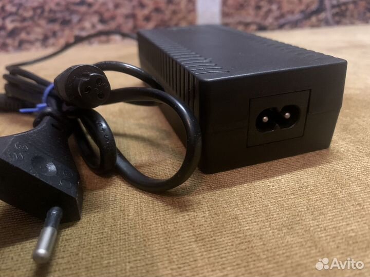 Зарядное устройство для гироскутера