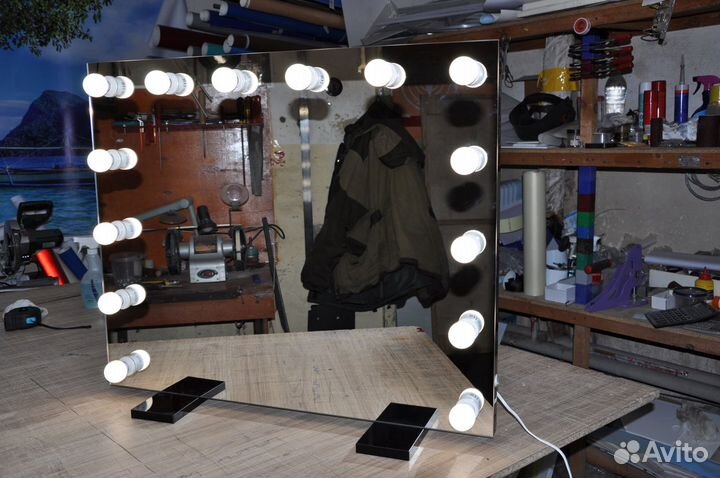 Гримерное зеркало с подсветкой