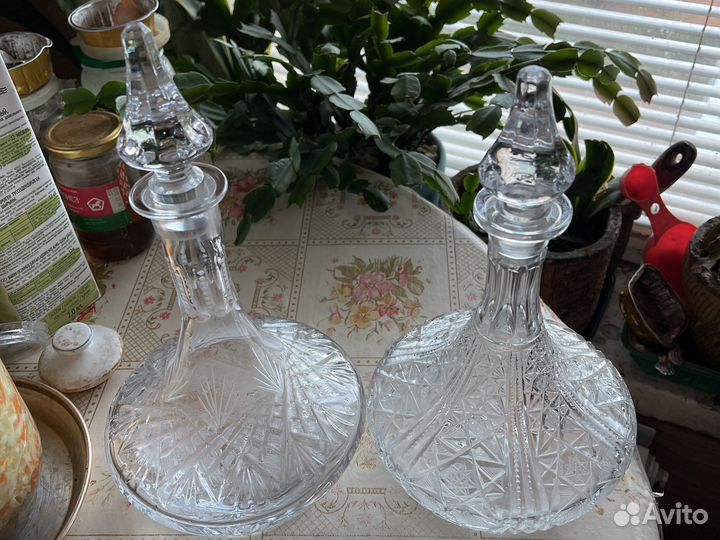 Хрустальная ваза,графины и штоф