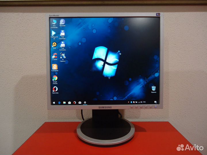 Монитор Samsung c DVi