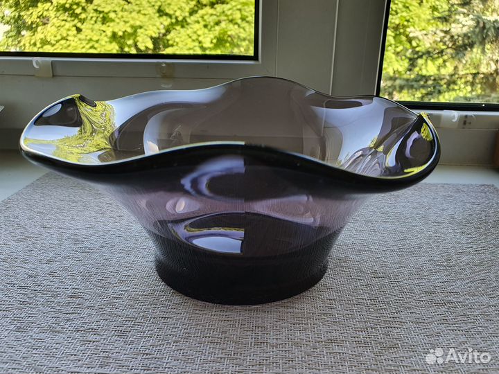 Бокалы и рюмки из цветного стекла