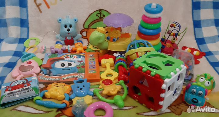 Развивающие игрушки для малышей пакетом