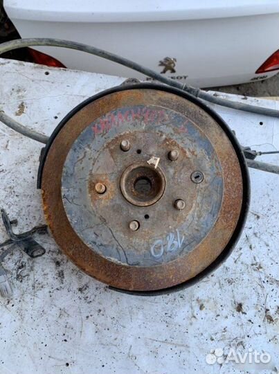 Кулак задний левый Toyota Highlander 3