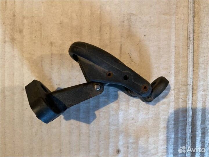 Петля стекла Peugeot Partner