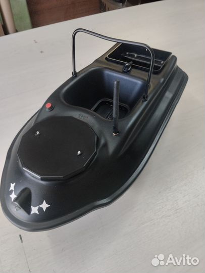 Прикормочный кораблик с gps