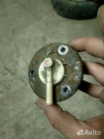 Воздушный клапан бензобака Mitsubishi Lancer 6