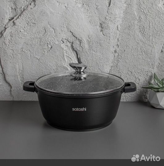 Кастрюля с крышкой