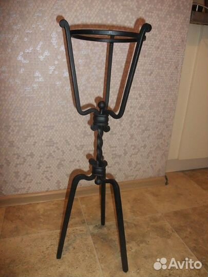 Подставка для цветов кованая напольная черная