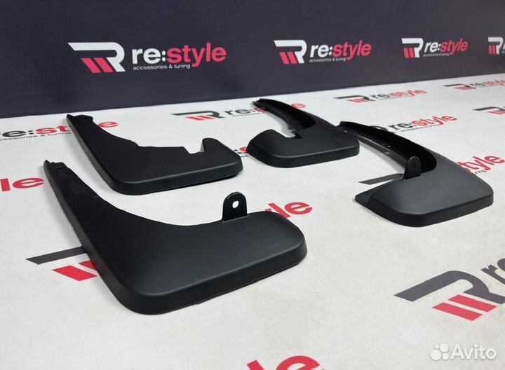 Брызговики Toyota Prius 20 05-11г Черные R2030