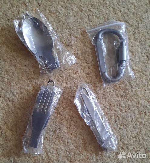 Нужные складные столовые приборы + карабин