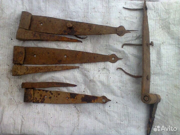 Гвозди и петли дверные кованые старинные