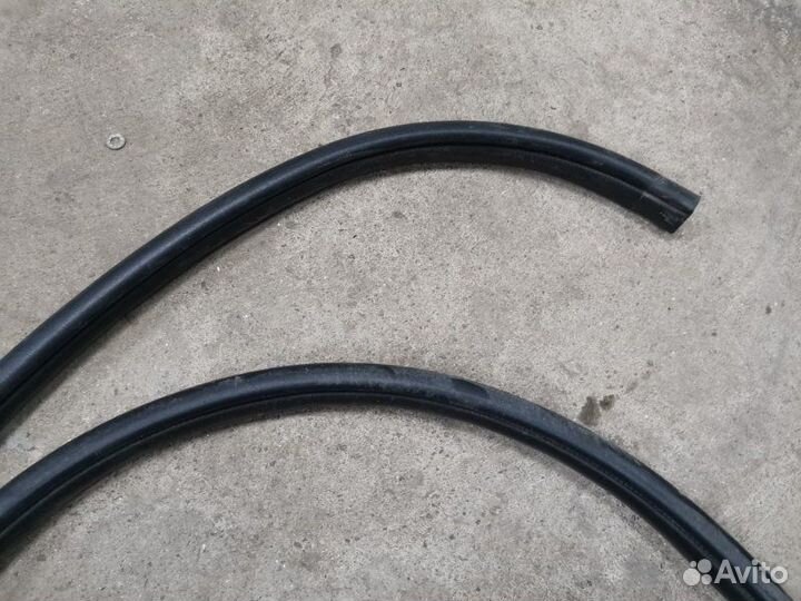 Уплотнитель кузова задний правый Hyundai Solaris