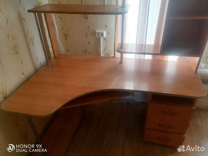 Компьютерный стол