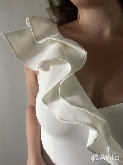 Мини платье H&M с воланом 40-42