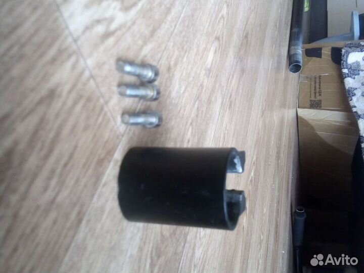 Зажим для трюкового самоката