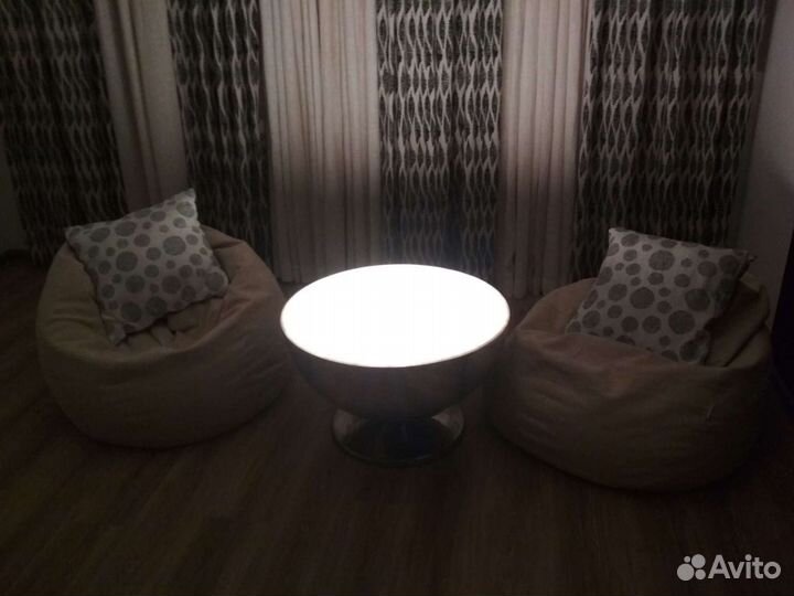 Столик интерьерный