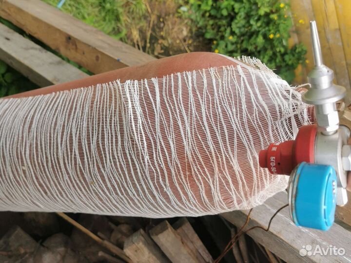 Балон гелия с редуктором (в нем ещё есть остаток)