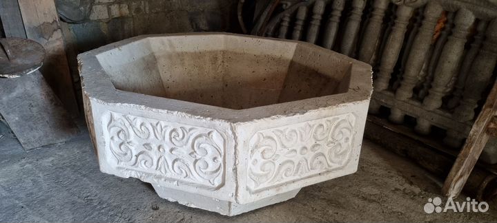 Вазон-цветочница бетонный, восьмигранный