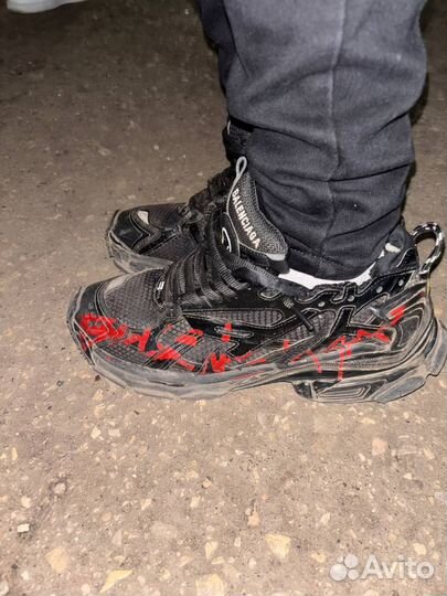 Balenciaga runner red graffiti