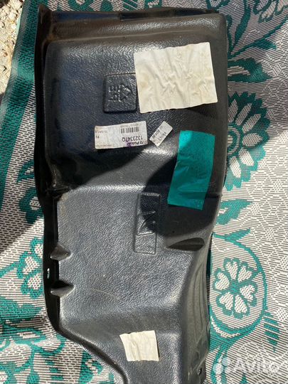 1323347qpolcarпыльник двигателя боковой левый